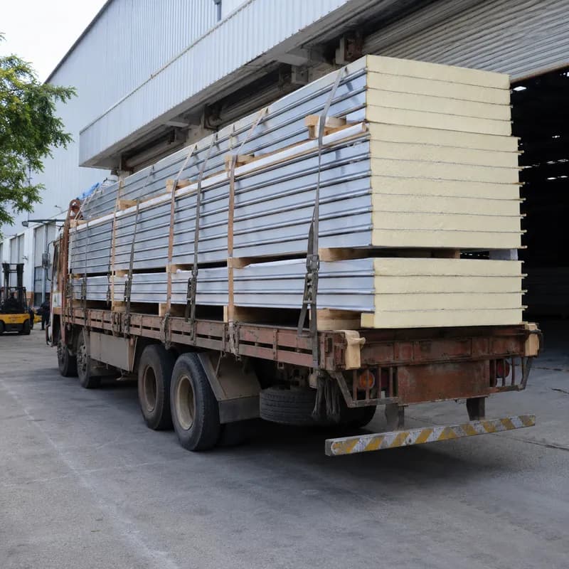 Bundled PIR panel stack edge-protected for road dispatch