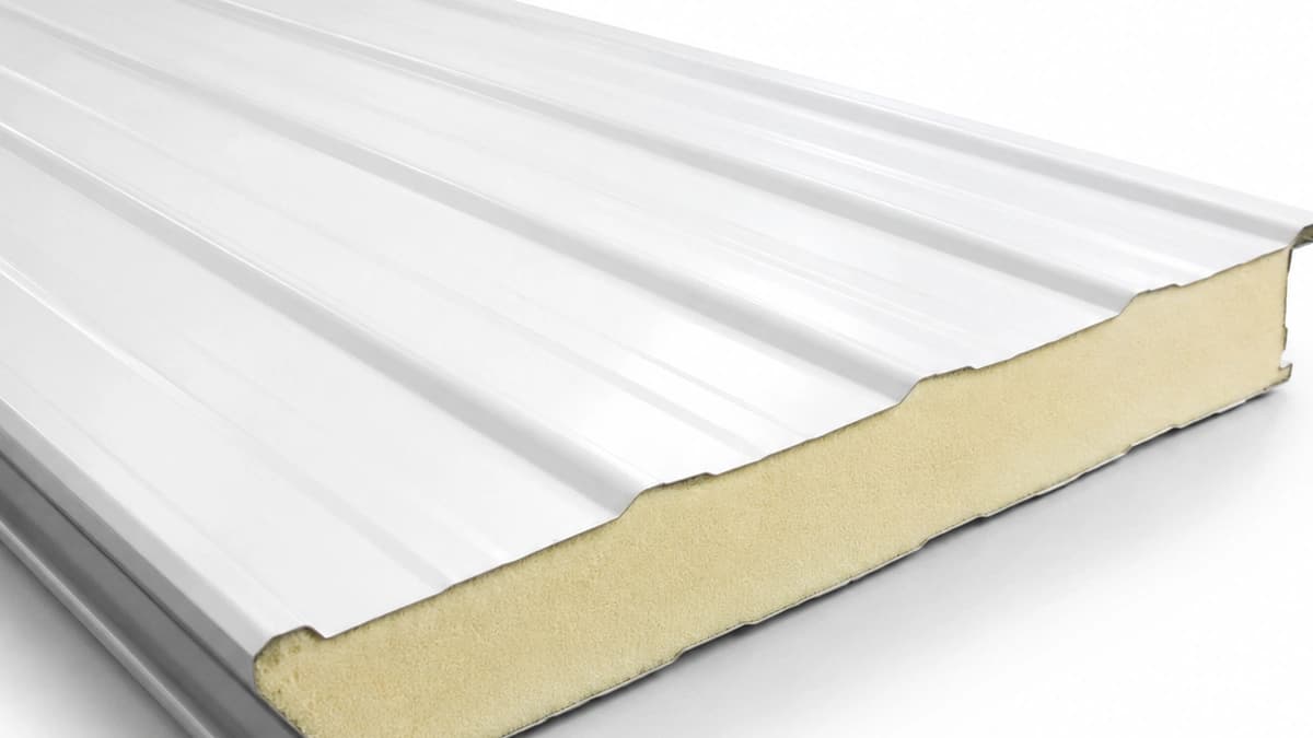 30 mm PUF sandwich panel, studio shot Studio product shot of a 30 mm PUF sandwich panel
