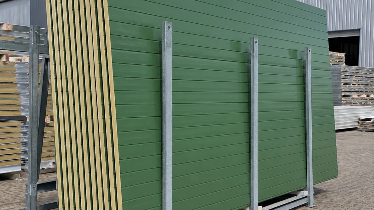 50 mm PUF wall panel, storage yard Green 50 mm PUF wall panel in storage yard, panel range also used for ceiling applications