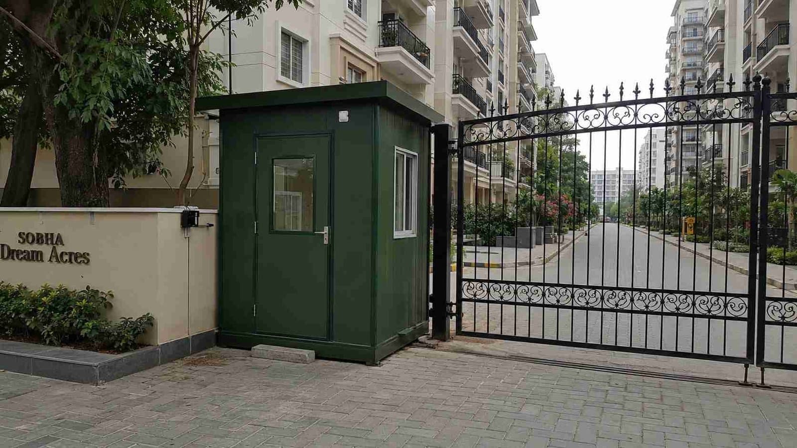 Forest Green 6×6 ft mini porta cabin installed at a Hoodi gated-society entrance in Whitefield as an RWA gate-post cabin.